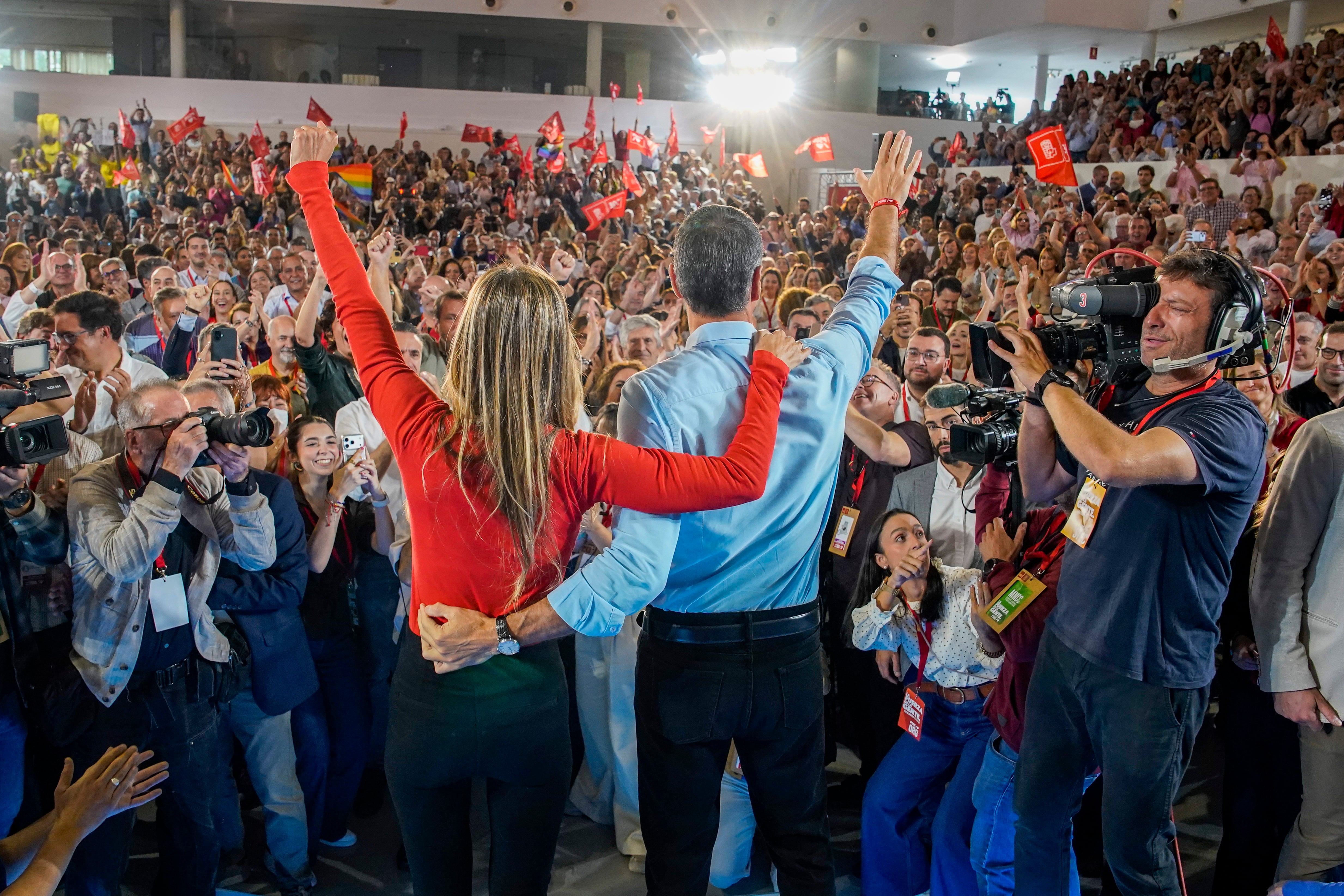 Begoña Gómez y Pedro Sánchez, este sábado en Fuenlabrada.