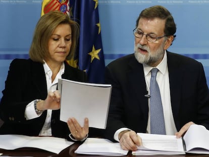 María Dolores de Cospedal y Mariano Rajoy, en una imagen de archivo.