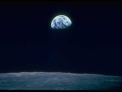 Vista del la Tierra con la curva de la Luna en primer plano, desde el 'Apollo 8'.