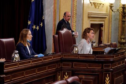 La presidenta del Congreso, Meritxell Batet, y la vicepresidenta segunda, Ana Pastor, la semana pasada en el Congreso.