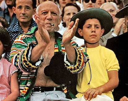 Picasso asiste a una corrida en Francia en 1957.