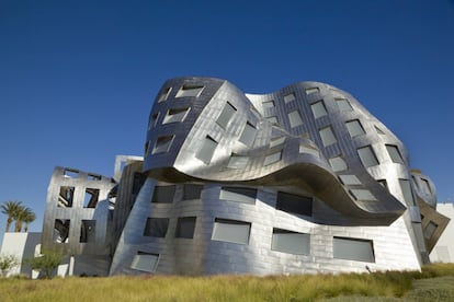 El Instituto Lou Ruvo Brain de investigación en Las Vegas, Nevada, obra del arquitecto Frank Gehry. Las obras comenzaron en 2007 y terminaron en 2010.