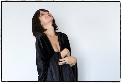 Ariel Florencia Richards, escritora e investigadora de artes visuales, es autora de las novelas 'Las olas son las mismas', publicada en Chile, España y Argentina tras su transición, e 'Inacabada' (Alfaguara, 2023), publicada en 21 países de habla hispana.