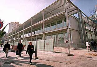 Fachada marítima del edificio del Cemima, en el Port Olimpic de Barcelona.