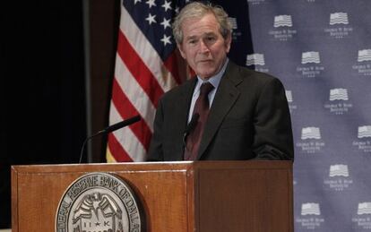 El expresidente Bush en la conferencia organizada por el Banco Reserva Federal de Dallas.