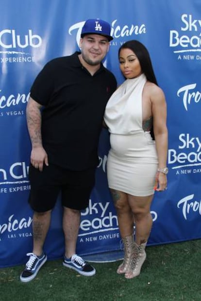 Rob junto a Chyna, la madre de su futuro hijo y la mujer que le ha devuelto a la vida pública.