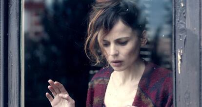 Elena Anaya en 'Todos están muertos', ópera prima de Beatriz Sanchís.