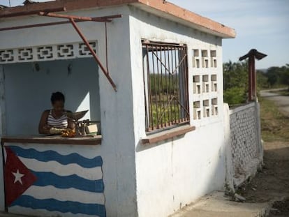 Venta de tomates en las afueras de Cienfuegos, Cuba