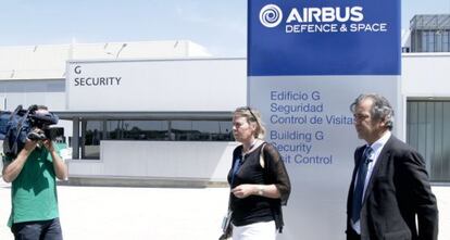 Fernando Alonso, head of Airbus’s military aircraft division, talks to reporters in Seville on Monday.