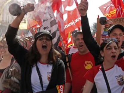 Participantes en la manifestaci&oacute;n, este jueves en Par&iacute;s. 