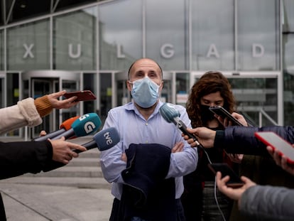 El alcalde de Ourense, Gonzalo Pérez Jácome, a la salida del Juzgado en donde ha declarado imputado por malversación. EFE/ Brais Lorenzo