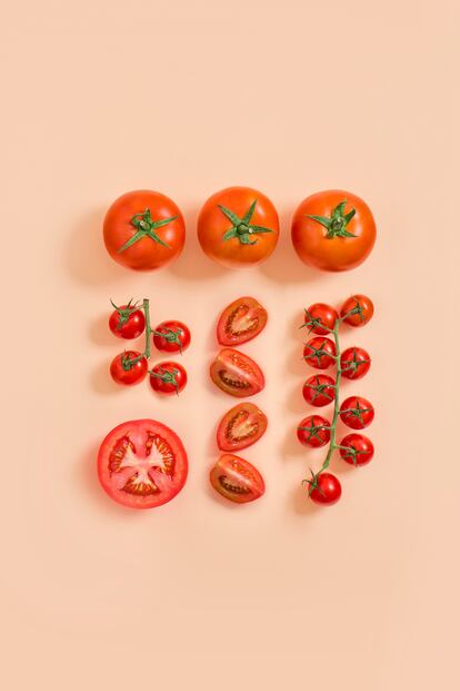 Los cinco ingredientes esenciales del gazpacho son el pan, el aceite, el vinagre, la sal y el ajo. El tomate no está entre ellos. 