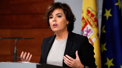La vicepresidenta del Govern espanyol, Soraya Sáenz de Santamaría, durant una compareixença davant la premsa.