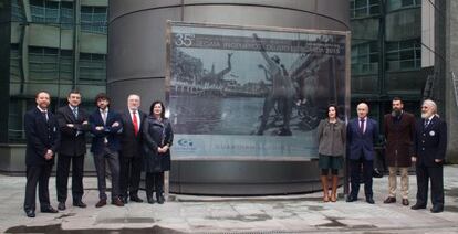 Presentación del mural que luce en la Escuela de Ingenieros de Bilbao con motivo de la próxima edición de la regata Ingenieros-Deusto.