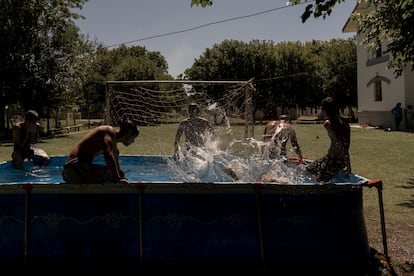 El taller Fútbol y Valores se realiza en el Centro Cerrado Francisco Legarra, un instituto que alberga a menores privados de la libertad.