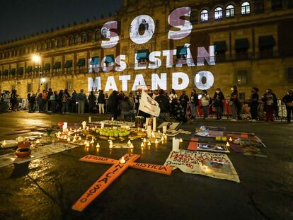 Protesta de las familias de las víctimas de feminicidio en Palacio Nacional