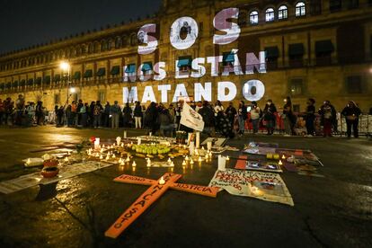 Protesta de las familias de las víctimas de feminicidio en Palacio Nacional