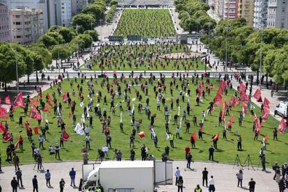Distància social en la manifestació a Lisboa pel Dia del Treballador. 