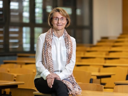 Eva Alcón, rectora de la Universitat Jaume I de Castellón, en un aula de Ciencias Sociales, el pasado año.