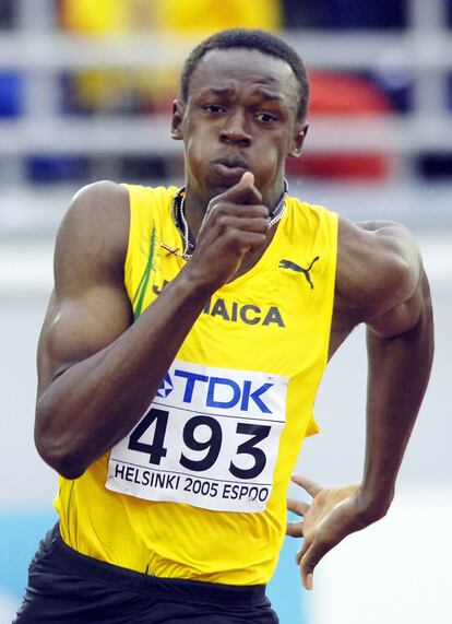 Bolt en el mundial de atletismo en Helsinki 2005. Había conseguido destacarse en varias de las carreras para juveniles. En el 2004 fue el primero en la categoría júnior en correr por debajo de los 20 segundos en los 200 metros. Dos años antes se convirtió en el atleta más joven de la historia en obtener la medalla de oro en los 200 metros lisos en un campeonato mundial.