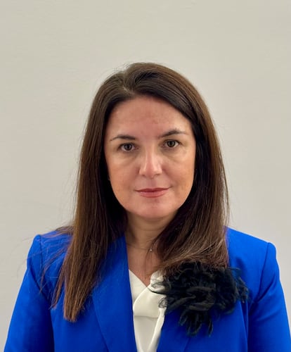 Ana Díaz se incorpora como directora general en España de Vantage Towers. Antes de unirse a la compañía, ocupó el rol de responsable de planificación y rendimiento tecnológico para la región AMAP en el Grupo Vodafone, supervisando operaciones en África, Oriente Medio y Asia Pacífico. Previamente, en sus 20 años de carrera en Ericsson, desempeñó diferentes responsabilidades en ventas, desarrollo de negocios, ingeniería y entregas.