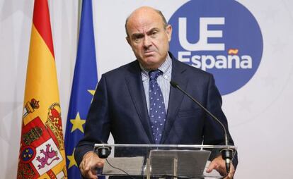 El ministre d'Economia espanyol, Luis de Guindos, després de la reunió de l'Ecofin d'aquest dimarts a Brussel·les.