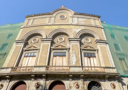La façana del Teatre Principal, a la Rambla