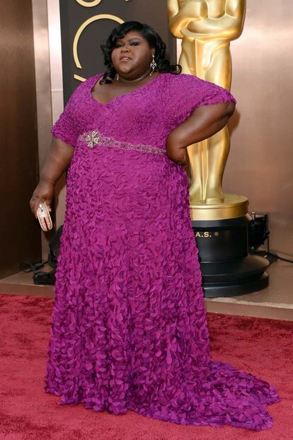 Gabourey Sidibe, de púrpura y de They Couture.