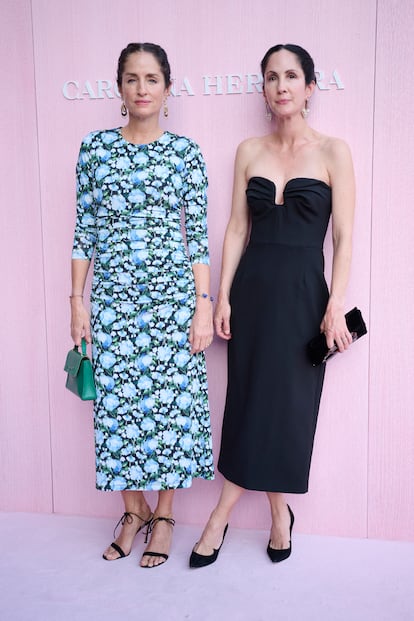 Dos de las hijas de Carolina Herrera, Carolina Adriana (directora creativa de la división de fragancias) y Patricia Cristina.