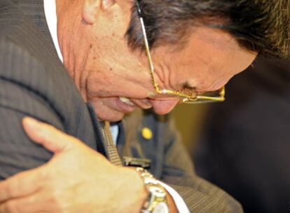 Tadashi Yamashina, jefe del equipo Toyota, anuncia con lágrimas la retirada definitiva de la F-1.