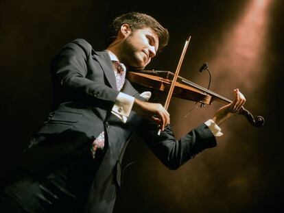 El violinista Paco Montalvo, durante su actuaci&oacute;n, ayer s&aacute;bado, en el Festival Internacional del Cante de las Minas, en La Uni&oacute;n. 