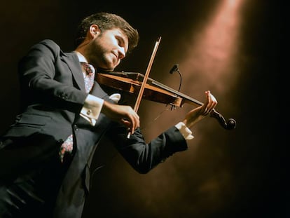 El violinista Paco Montalvo, durante su actuaci&oacute;n, ayer s&aacute;bado, en el Festival Internacional del Cante de las Minas, en La Uni&oacute;n. 