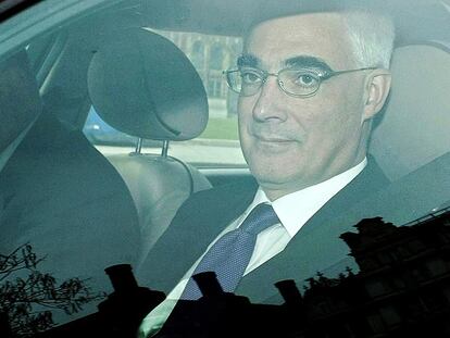 Alistair Darling, ministro de Finanzas británico, a su llegada ayer al Parlamento.