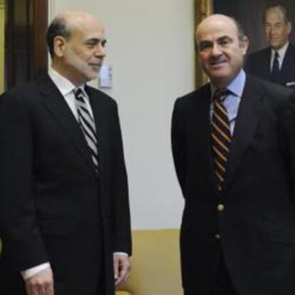 El presidente de la Fed de EE UU, Ben Bernanke, y Luis de Guindo, ministro de Economía y Competitividad