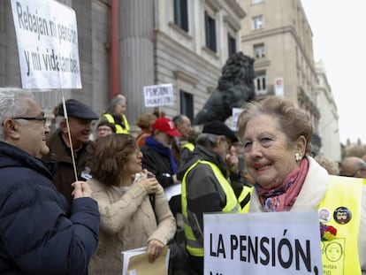 Manifestació de pensionistes davant del Congrés.