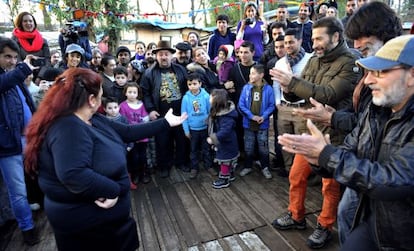 A Gypsy woman dances at an event organized by flamenco star Israel Galv&aacute;n (right, wearing orange pants) in the outskirts of Paris.    