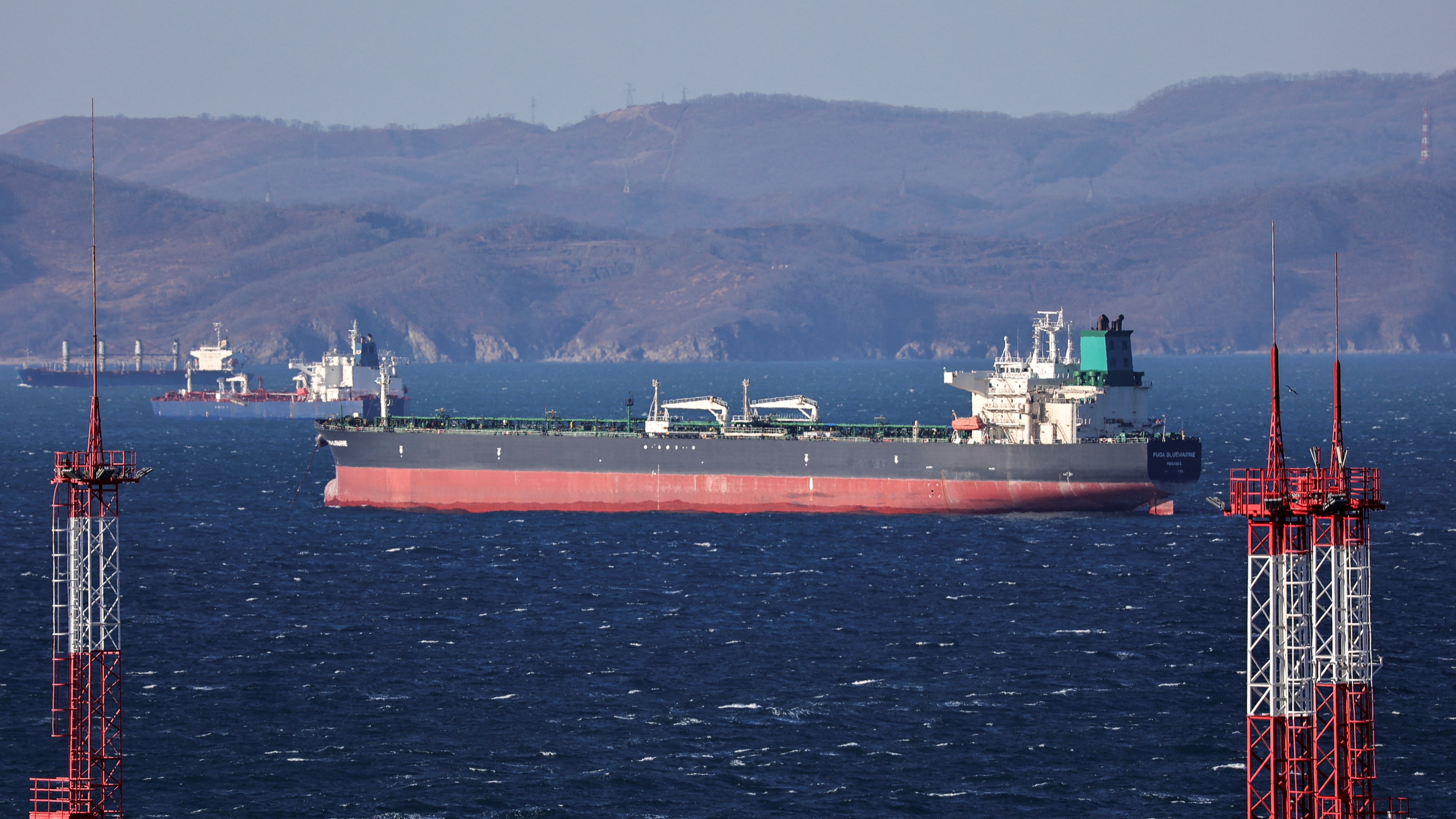 Petrolero Fuga Bluemarine cerca de la terminal Kozmino, en la bahía de Najodka (Rusia), en 2022.