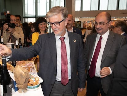 El alcalde de la Zaragoza, Pedro Santisteve (izquierda) y el presidente de Aragón, Javier Lambán (derecha).