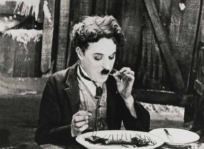 Charles Chaplin en una escena de la película 'La quimera del oro'.