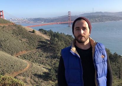 Santiago Bibiloni en el condado de Mar&iacute;n, con el Golden Gate de fondo.