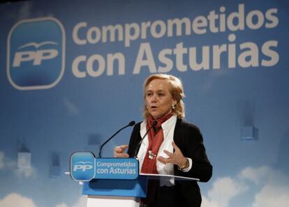 La candidata del PP, Mercedes Fernández, en un acto en Llanera.
