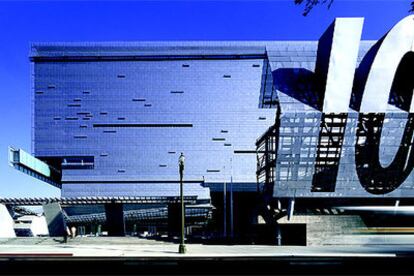 El edificio Caltrans en Los Ángeles, proyectado por Morphosis.