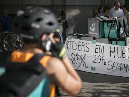 Manifestació de repartidors de Deliveroo diumenge a Barcelona.