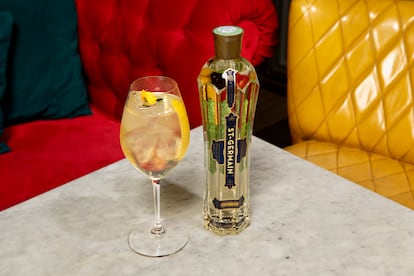 St-Germain, soda y espumoso seco con un twist de limón: la fórmula ganadora para saborear un perfecto St-Germain Spritz, el cóctel del verano.