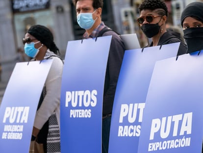 Varias personas denuncian con pancartas el estigma que sufren las prostitutas, 23 de septiembre, Día internacional contra la explotación sexual, en la Puerta del Sol de Madrid.