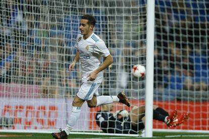 Lucas Vázquez del Real Madrid corre tras marcar el primer gol del partido.  