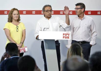 Rosa Peris, Manuel Mata y Jorge Rodr&iacute;guez en la presentaci&oacute;n del balance de la campa&ntilde;a de Ximo Puig.