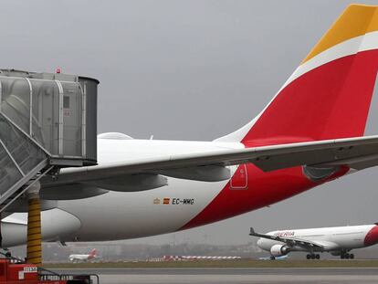 Aviones de Iberia, en el aeropuerto de Barajas.