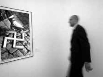 B33762.04/04/2000.COLOR.Exposición Primavera Fotográfica:"Introducció a la història de la Fotografia a Catalunya".Foto:Susanna Sàez