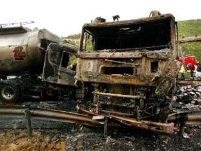 Imagen del accidente de dos camiones en la Nacional II cerca de Lleida el pasado 30 de abril.